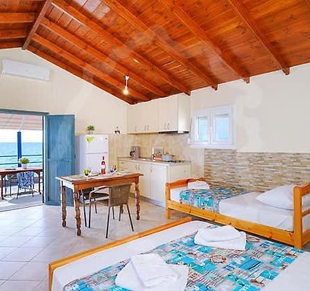 Avgoustos Beach House Скала-Каллирахис Экстерьер фото